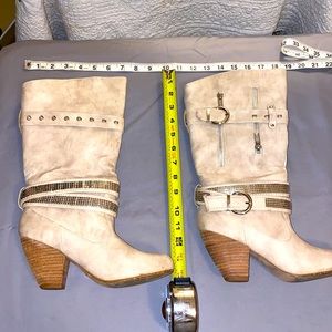 Not Rated Sz 8 Rock-a-Billy, Boots,Off White, Distressed-ISH
